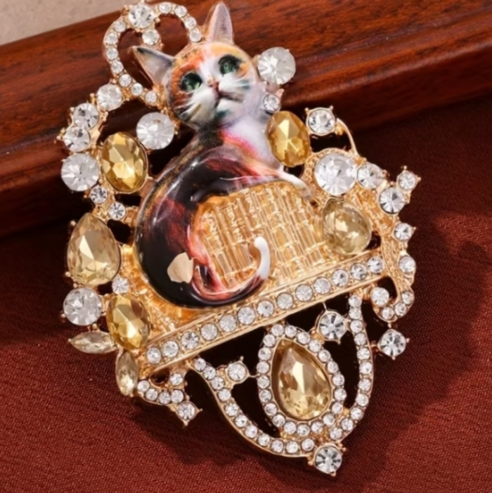 Elegant Gold and Brown Cat Brooch